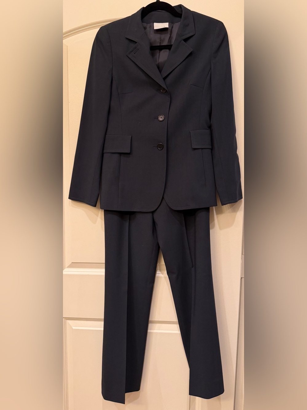 Akris Punto Charcoal Gray Wool Pantsuit Set - Blazer & Trousers Size US 4